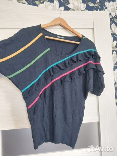 Блузки много