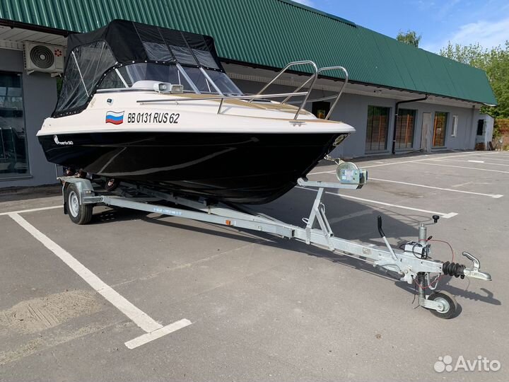 Катер Phoenix 560