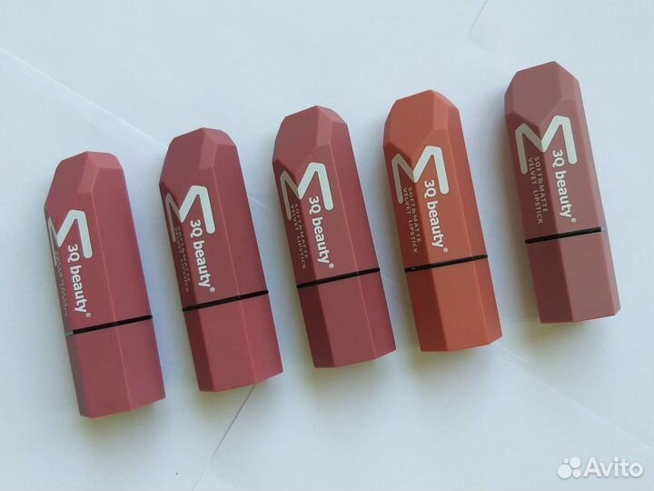 Губная помада набором из 5 шт новая