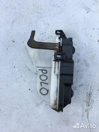 Замок двери задней левой Фольксваген Поло