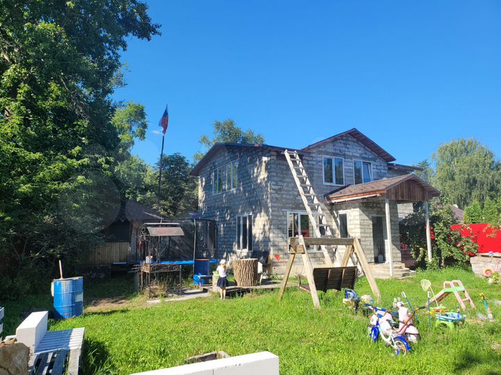 Дом 176 м² на участке 7,8 сот.