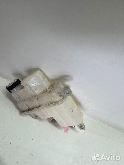 Бачок расширительный передний левый Toyota Land