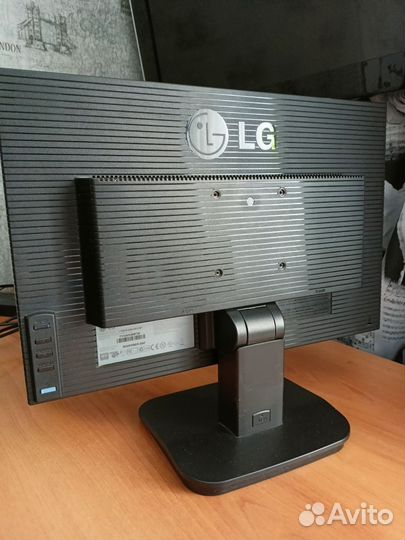 Монитор LG flatron L192WS-SN