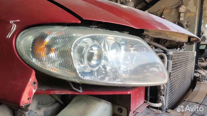 Правая фара Dodge Caravan/Chrysler Voyager дорест