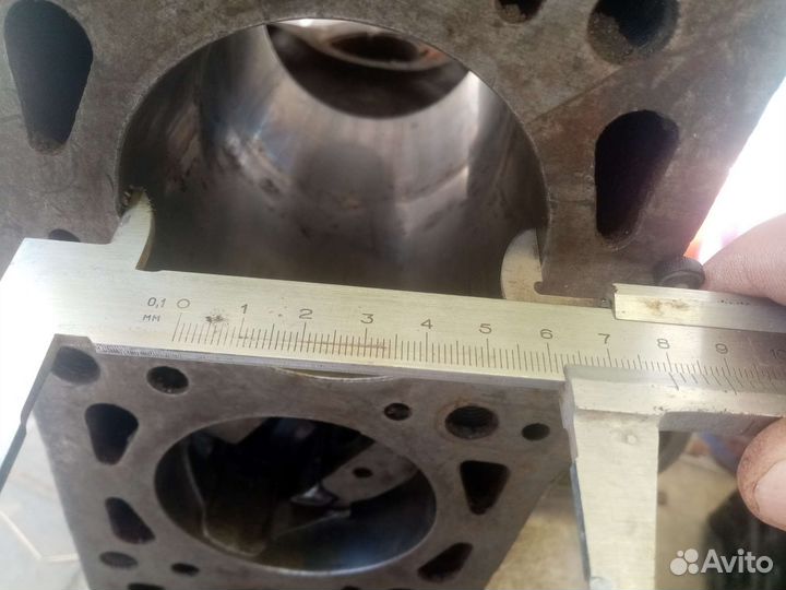 Блок циллиндров с поршнями