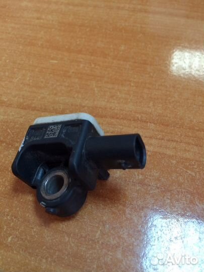 Датчик удара Volkswagen Touareg