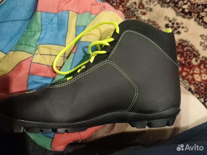 Лыжные ботинки