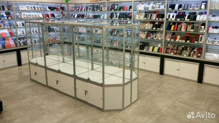 Стеклянная витрина для магазина