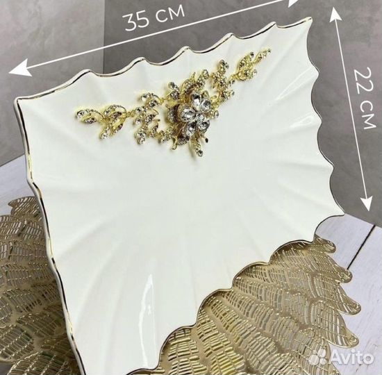 Тортница на ножке