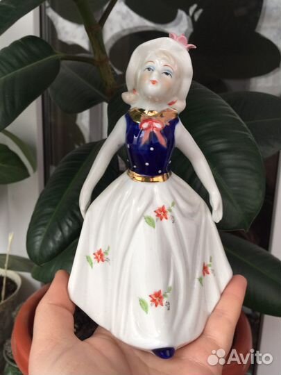 Статуэтки фарфор девочки
