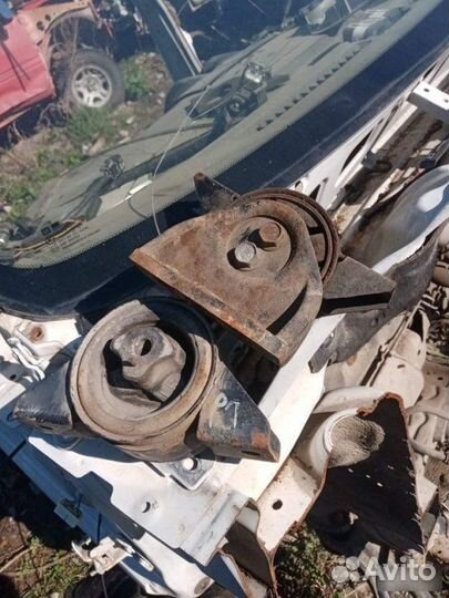 Опора двигателя Chevrolet Aveo T250 F14D4 2011