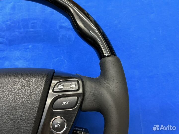 Анатомический руль Toyota Crown Majesta 200