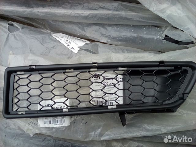 Logan 2004-2009 г левая решетка в передний бампер