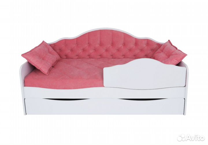 Детская кровать с мягкой обивкой
