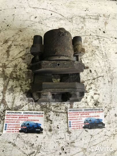 Суппорт передний правый Фольксваген Гольф 5 Golf 5