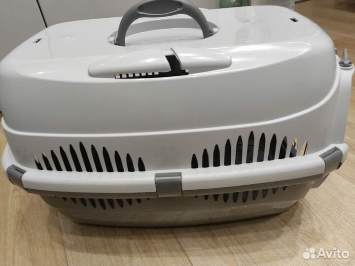 Переноска для кошек и маленьких собак