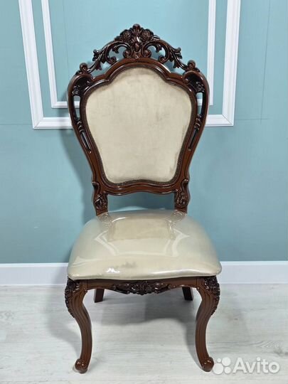 Стол и стулья в гостиную. В наличии