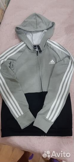 Продаю спорт.костюм Адидас.размер 42.10-12 лет