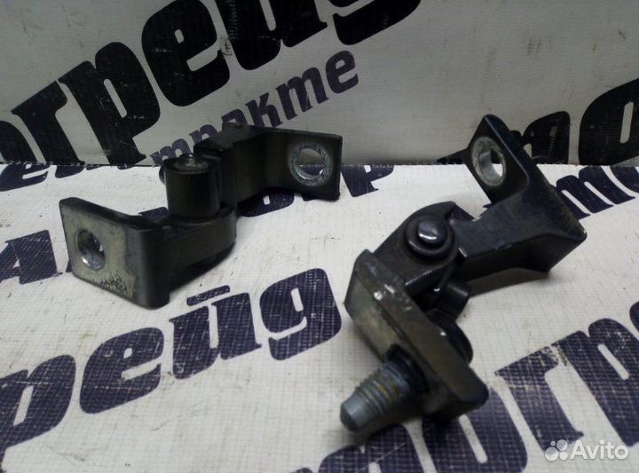 Петля дверная передняя левая Audi Q5 8RB cdnc 2009