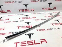 Молдинг подъемной задней двери Tesla Model X 2018