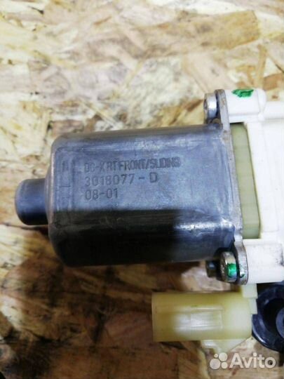 Стеклоподъемник задний левый Dodge Grand caravan 5