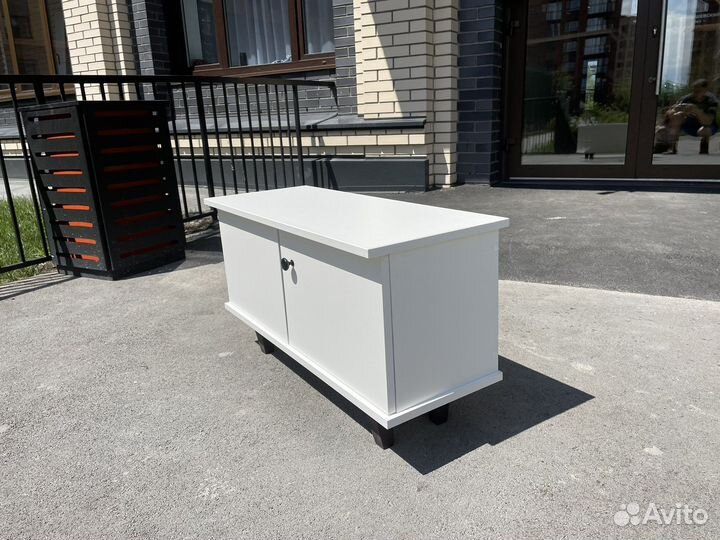 Тумба под тв белая