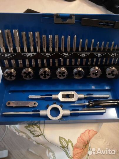 Набор метчиков и плашек