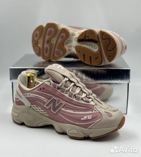 Женские кроссовки New Balance 1000