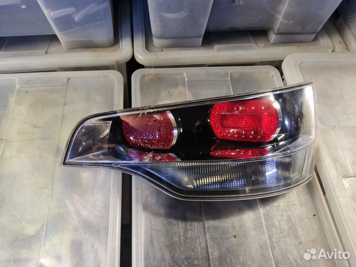 Фонарь задний правый прозрачный дефекты Audi Q7 4L