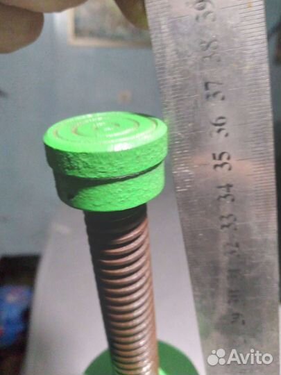 Домкрат винтовой