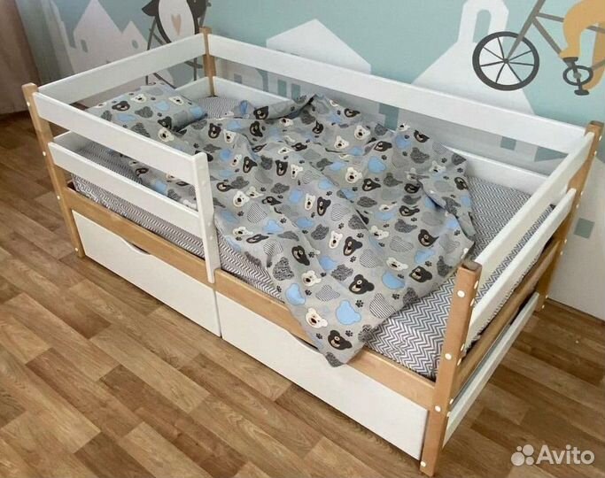 Детская кроватка из массива