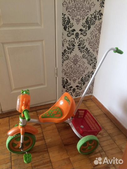 Детский велосипед трёхколёсный