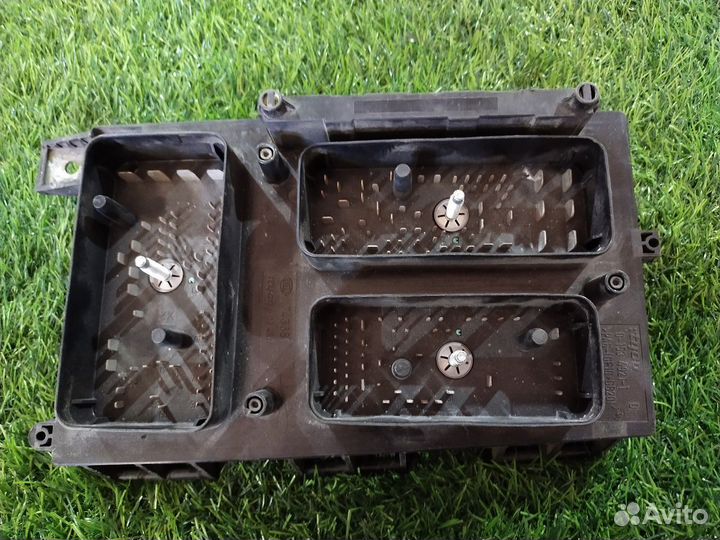 Блок предохранителей Opel Astra GTC (H) III