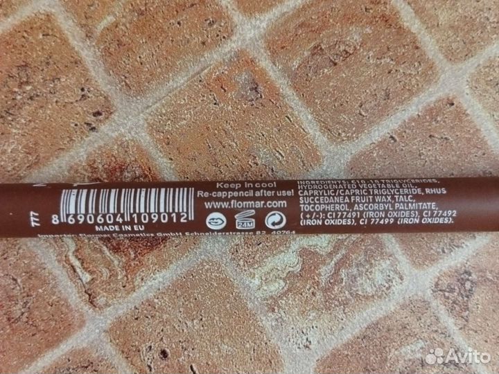 Карандаши для губ с точилкой новые