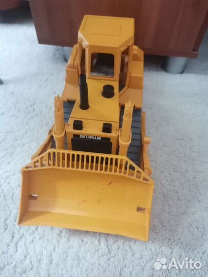 Бульдозер игрушка