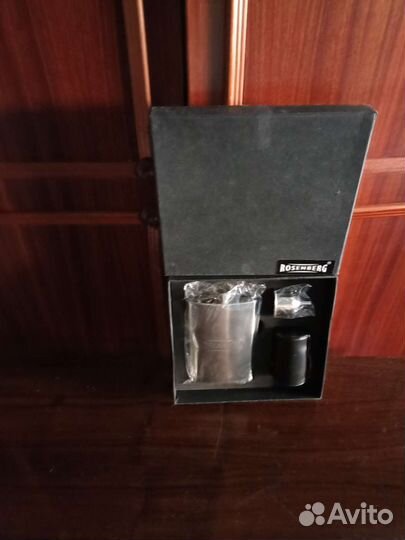 Фляжка из нержавейки со стопками