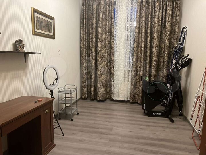 2-к. квартира, 64 м², 1/9 эт.