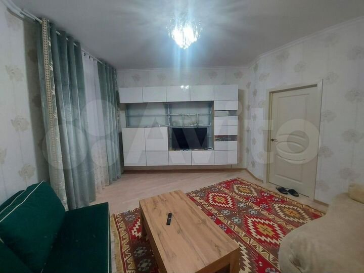 2-к. квартира, 65 м², 1/10 эт.