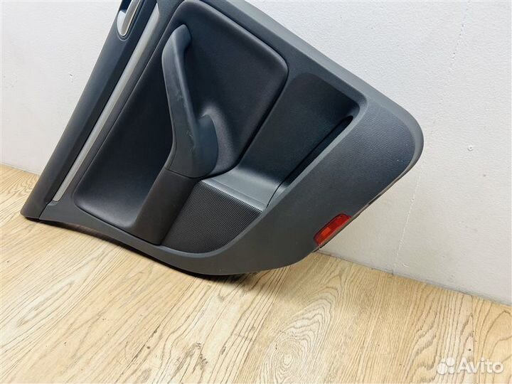 Обшивка двери задняя левая Volkswagen Jetta 5 BVY