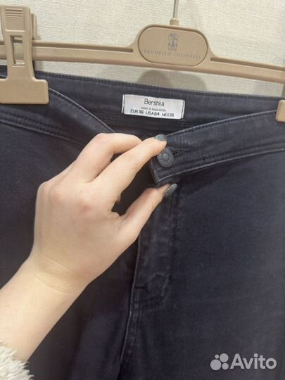 Джинсы bershka flared