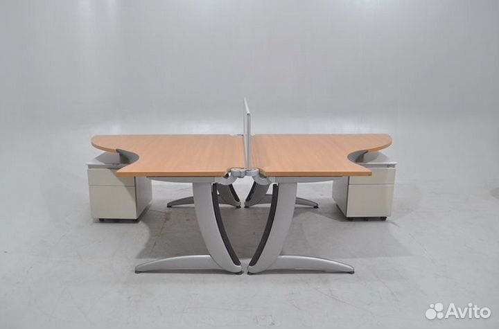 Стол офисный угловой с тумбой