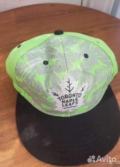 Бейсболки прямым козырьком Snapback