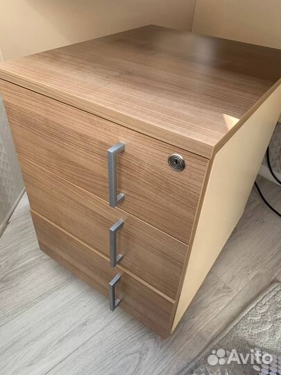 Письменный стол