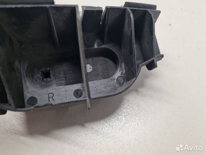 Кронштейн бампера заднего правый Toyota Corolla E12 2001-2007