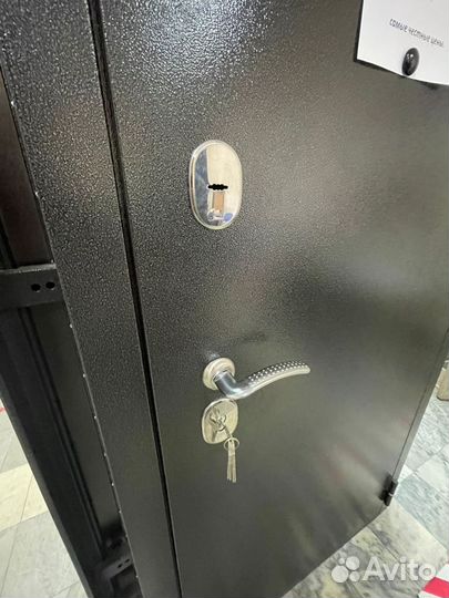 Дверь с зеркалом