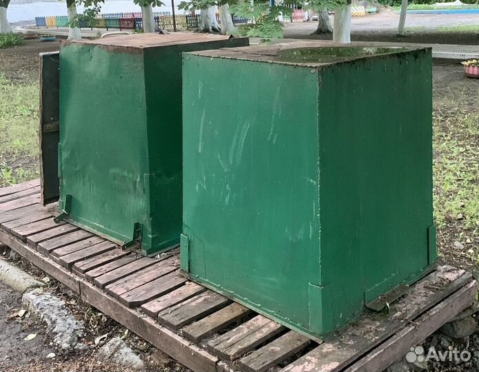 Контейнеры металлические с крышками