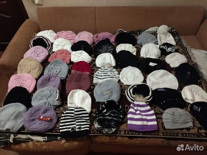 Шапки женские новые