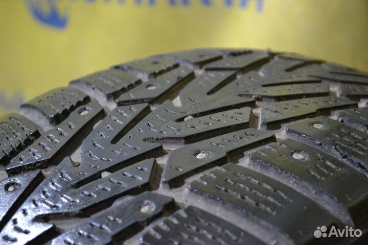 Nokian Tyres Hakkapeliitta 7 215/55 R17