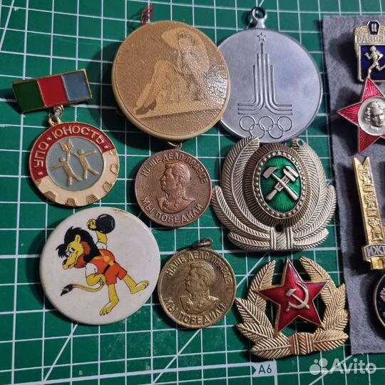 Значки и медали СССР