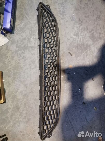 Решетка бампера переднего volvo s60